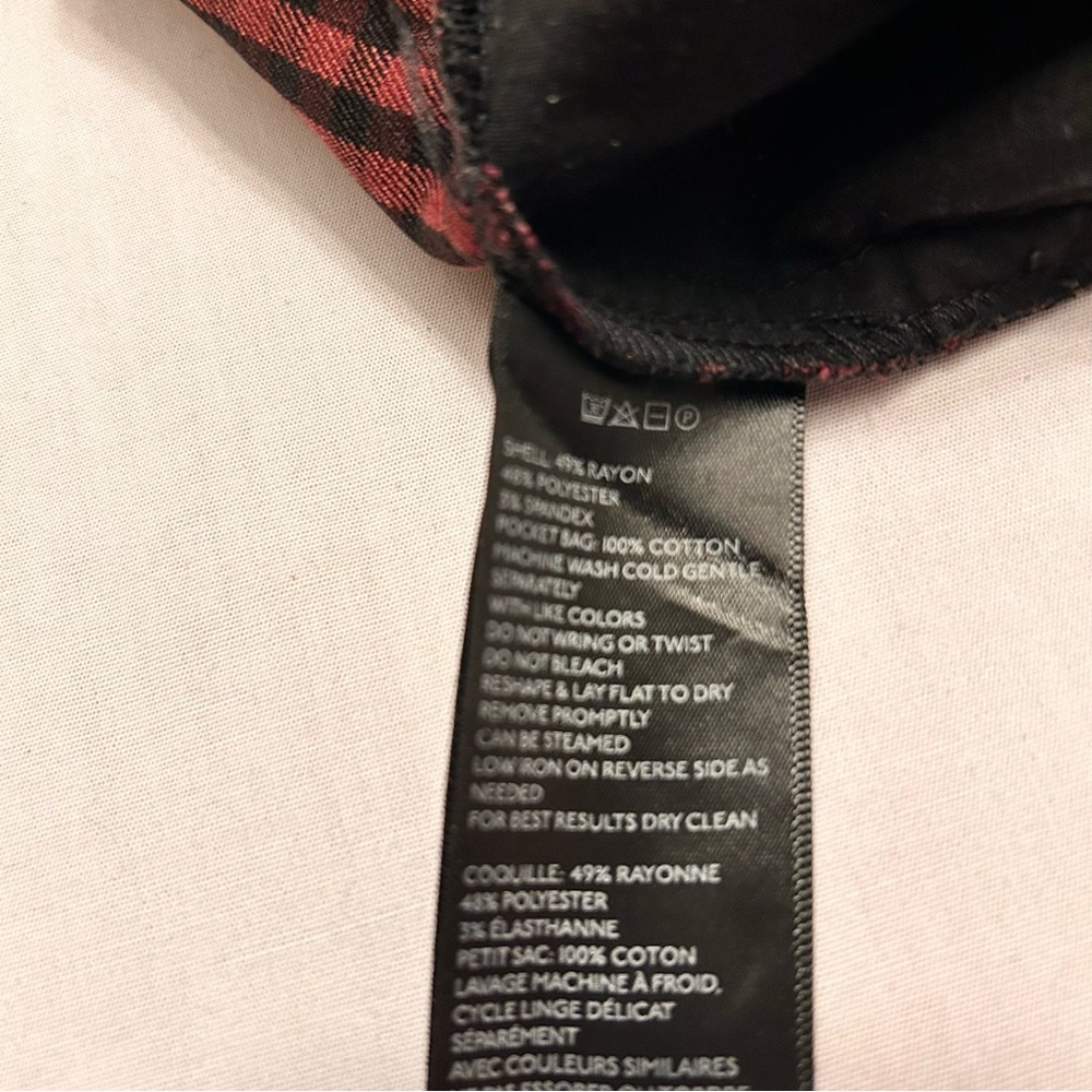 URBAN OUTFITTERS Size M Mini Skirt Gingham Plaid Garnet Black w/ Pockets Stretch - Picture 2 of 5